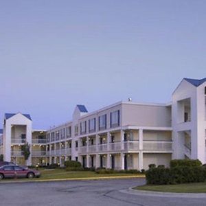 Howard Johnson Inn Cleveland Airport